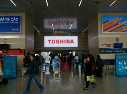 biển hộp đèn trong nhà ga sân bay