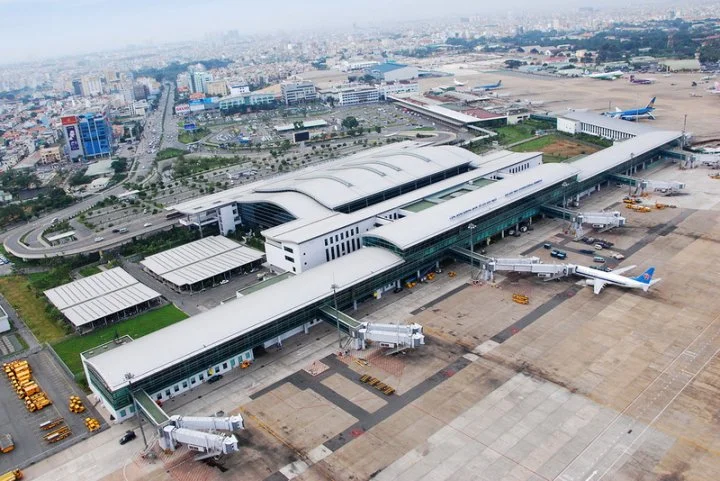 Quang cảnh Sân bay Tân Sơn Nhất nhìn từ trên cao Quang cảnh Sân bay Tân Sơn Nhất nhìn từ trên cao