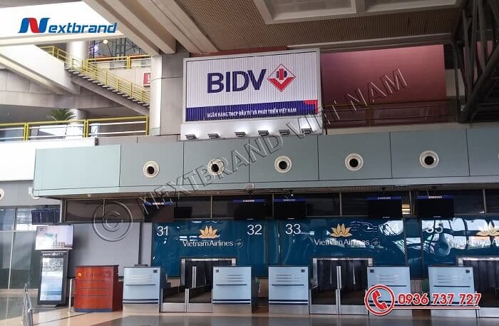 Three-sided flip sea at Checkin counter area - Noi Bai Airport: