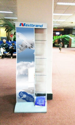 quảng cáo standee tại sân bay