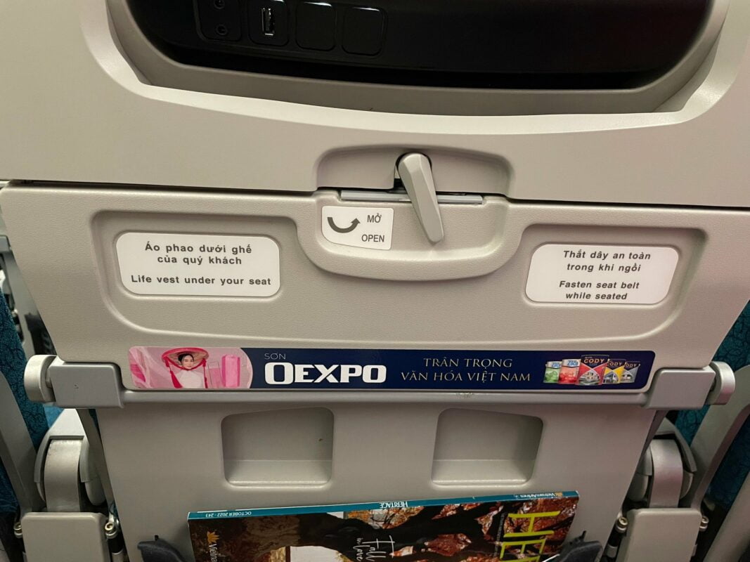 Quảng cáo dán decal trên máy bay Vietnam Airlines