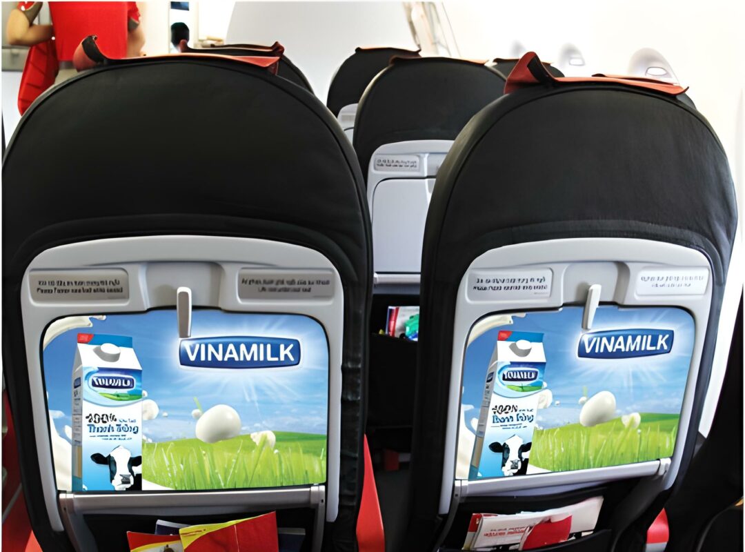 Quang cao tren khay an sau lung ghe