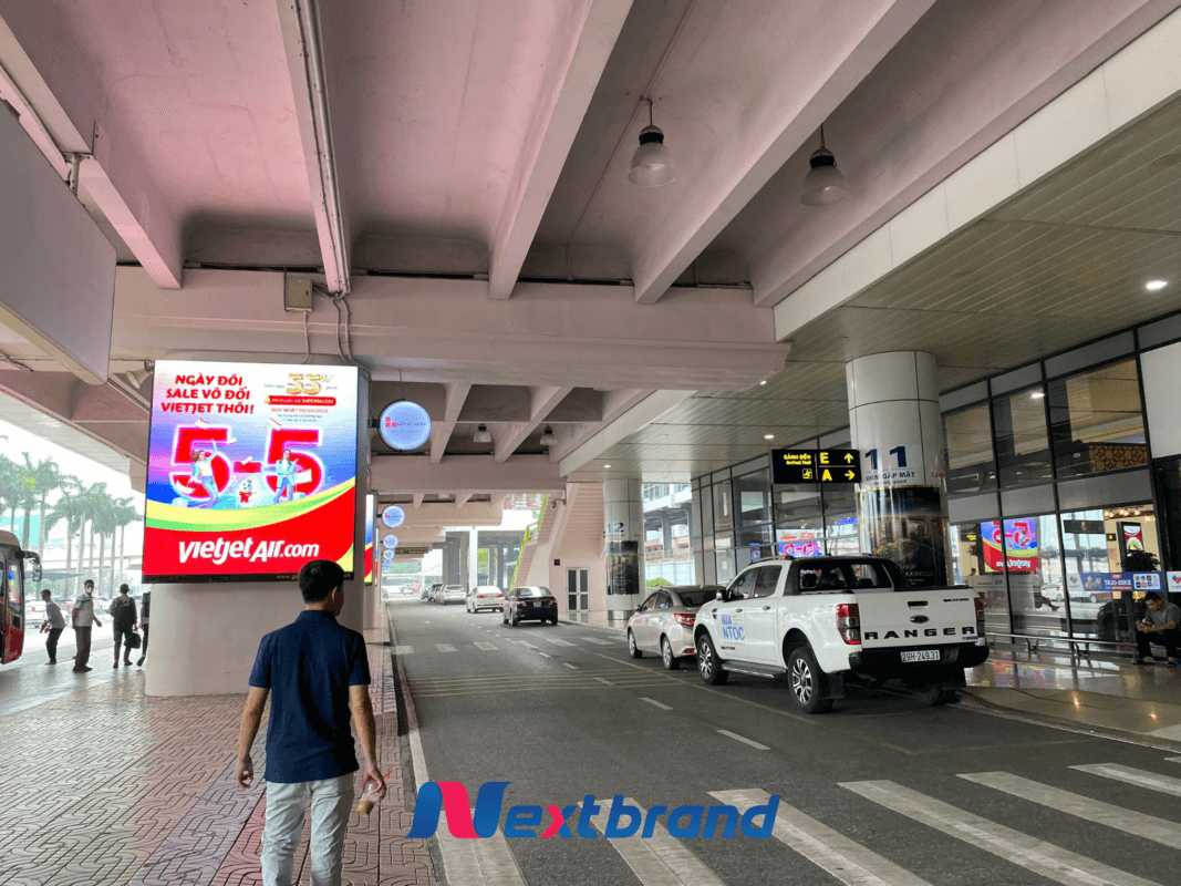 1 Màn hình LED lối ra vào xe đưa đón hành khách