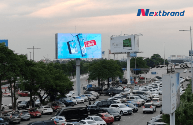 Quảng cáo màn hình LED khu vực ra vào và bãi đỗ xe Quảng cáo màn hình LED khu vực ra vào và bãi đỗ xe