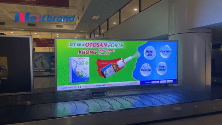 Màn hình LED quảng cáo sôi động tại băng chuyền hành lý