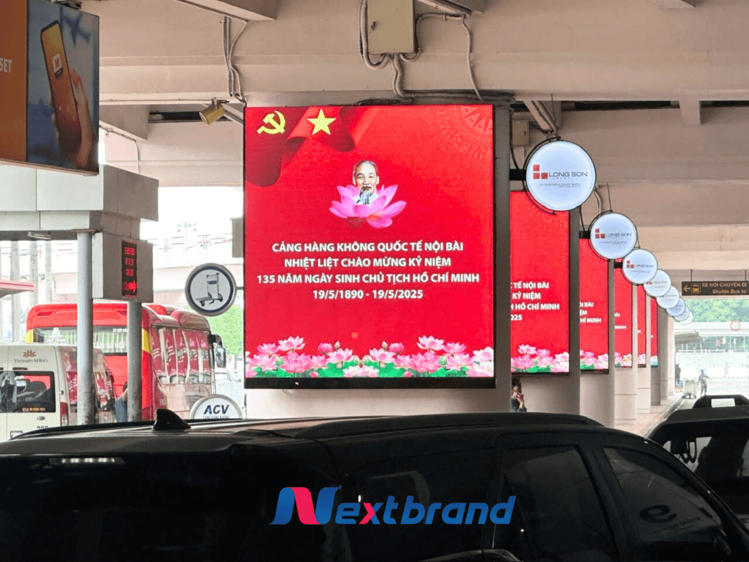 Khu vực cửa ra vào - nhà ga đến/ đi Khu vực cửa ra vào - nhà ga đến/ đi