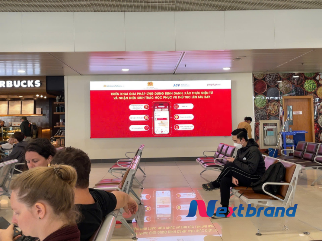 Quảng cáo màn hình LED trong phòng chờ sân bay Phù Cát Quảng cáo màn hình LED trong phòng chờ sân bay Phù Cát