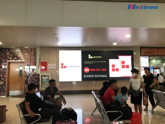Quảng cáo màn hình LED tại khu vực phòng chờ sân bay Nội Bài giúp tiếp cận lượng khách hàng tiềm năng khổng lồ
