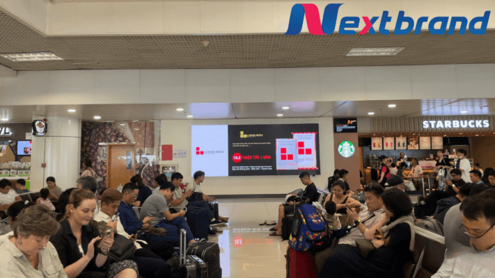 Quảng cáo màn hình LED khu vực phòng chờ lên máy bay Quảng cáo màn hình LED khu vực phòng chờ lên máy bay