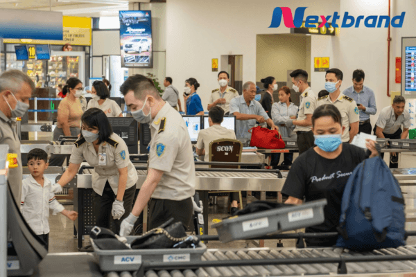 Quảng cáo màn hình LED tại khu vực kiểm tra an ninh Quảng cáo màn hình LED tại khu vực kiểm tra an ninh