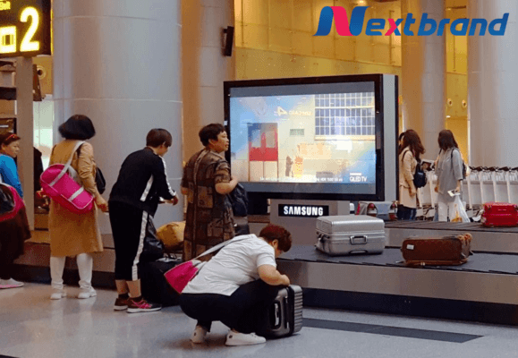 Quảng cáo màn hình LED khu vực nhận hành lý Quảng cáo màn hình LED khu vực nhận hành lý