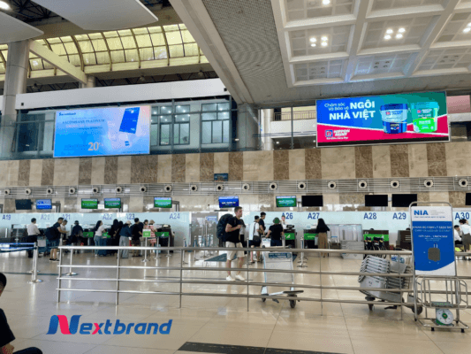 Quảng cáo màn hình LED khu vực check-in sân bay Nội Bài