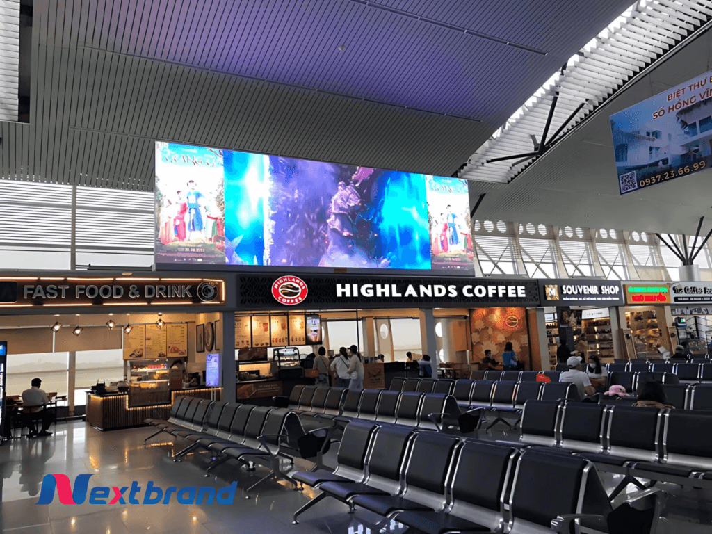 Quảng cáo màn hình LED khu vực phòng chờ sân bay Phú Quốc Quảng cáo màn hình LED khu vực phòng chờ sân bay Phú Quốc