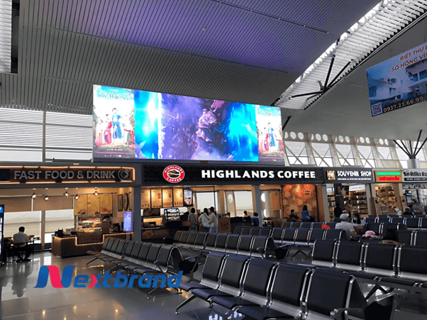 Quảng cáo màn hình LED tại khu vực chờ lên máy bay Quảng cáo màn hình LED tại khu vực chờ lên máy bay