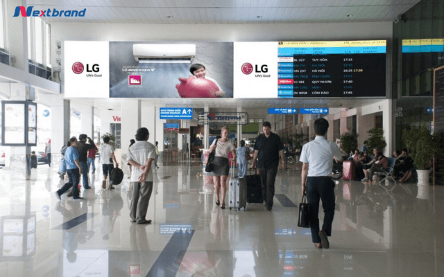 Quảng cáo màn hình LED tại khu vực công cộng của sân bay Tuy Hoà