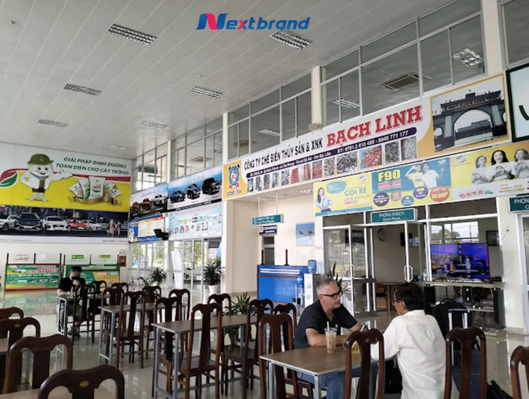 Quảng cáo màn hình LED sân bay Cà Mau tại khu vực phòng chờ lên máy bay