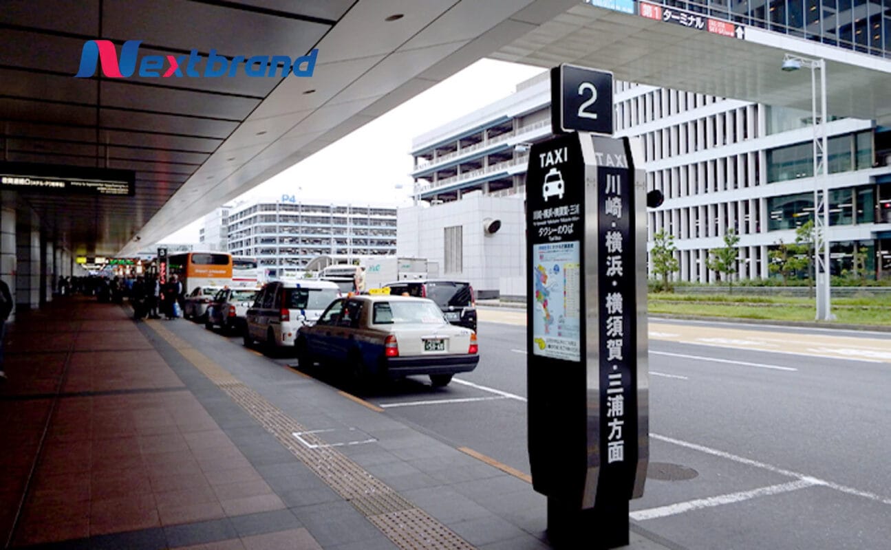 Di chuyển bằng xe taxi Di chuyển bằng xe taxi