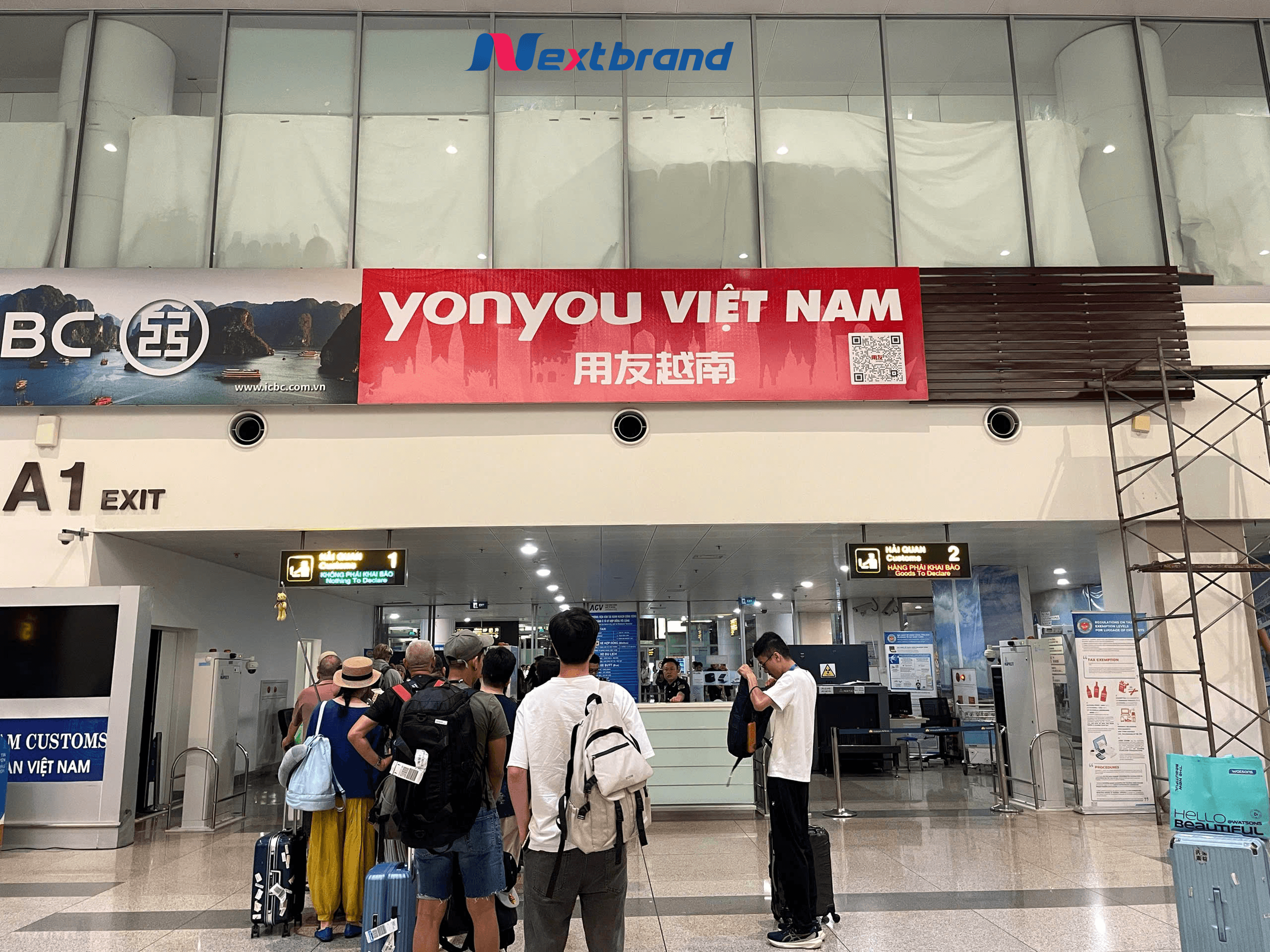 Hình ảnh khách hàng quảng bá tại nhà ga quốc tế đến Hình ảnh khách hàng quảng bá tại nhà ga quốc tế đến