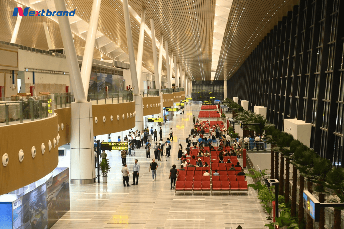 Nên đến nhà ga sân bay sớm khoảng 2 tiếng trước giờ khởi hành Nên đến nhà ga sân bay sớm khoảng 2 tiếng trước giờ khởi hành