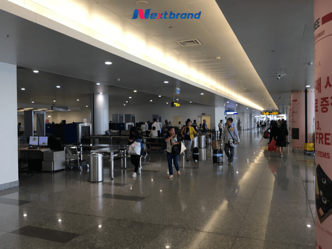 Khu vực soi chiếu an ninh trong sân bay Khu vực soi chiếu an ninh trong sân bay