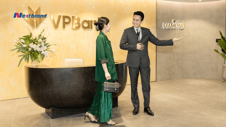Khách hàng hoàn tất thủ tục và được đưa vào phòng chờ để tận hưởng dịch vụ cao cấp.