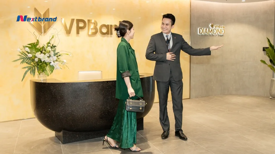 Khách hàng hoàn tất thủ tục và được đưa vào phòng chờ để tận hưởng dịch vụ cao cấp. Khách hàng hoàn tất thủ tục và được đưa vào phòng chờ để tận hưởng dịch vụ cao cấp.