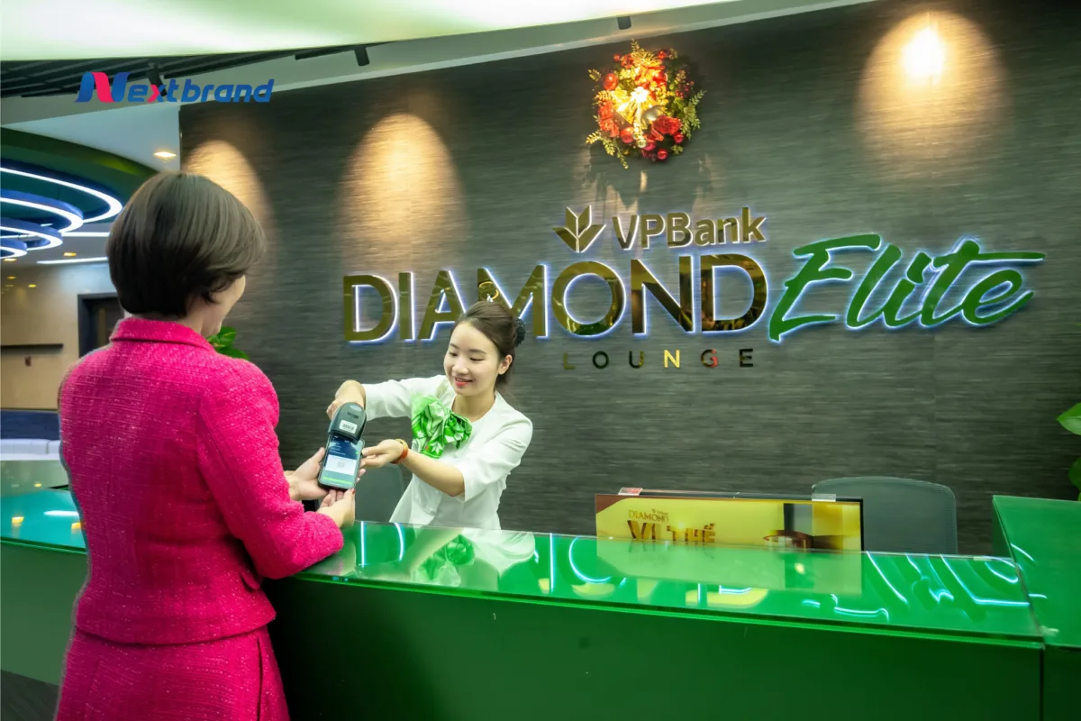 Sử dụng mã QR trong mục Thông tin cá nhân trên VPBank NEO để check-in phòng chờ Sử dụng mã QR trong mục Thông tin cá nhân trên VPBank NEO để check-in phòng chờ