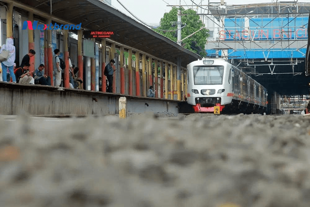  Di chuyển bằng tàu hỏa từ sân bay CGK về trung tâm Jakarta