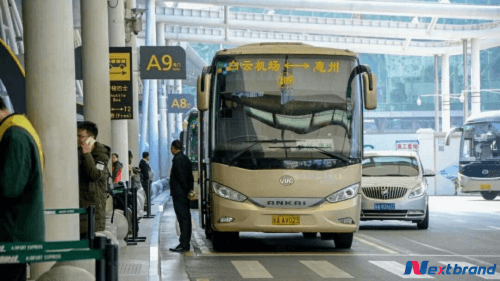 Di chuyển bằng xe buýt sân bay (Airport Shuttle)