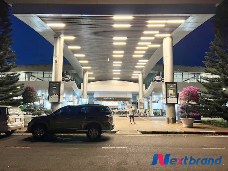 Hành khách có thể thuê xe riêng tại sân bay linh hoạt về giờ giấc