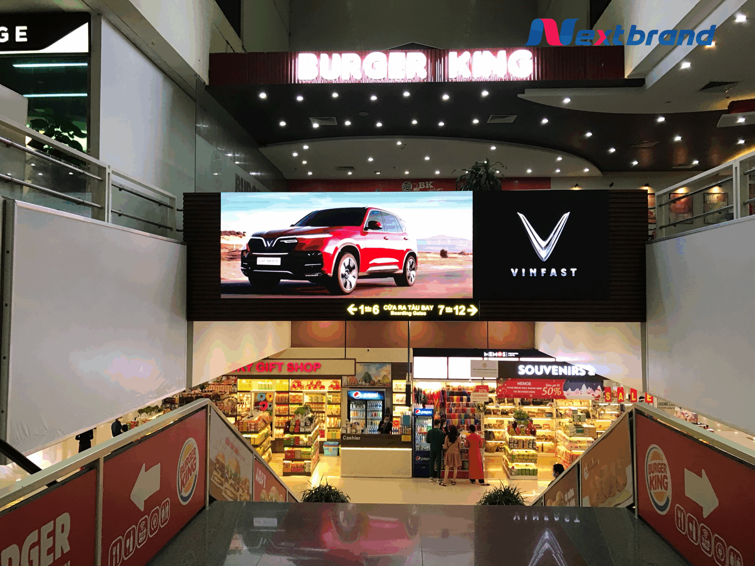 Hình ảnh quảng cáo tại khu vực di chuyển của khách hàng VIP tại sân bay Nội Bài Hình ảnh quảng cáo tại khu vực di chuyển của khách hàng VIP tại sân bay Nội Bài