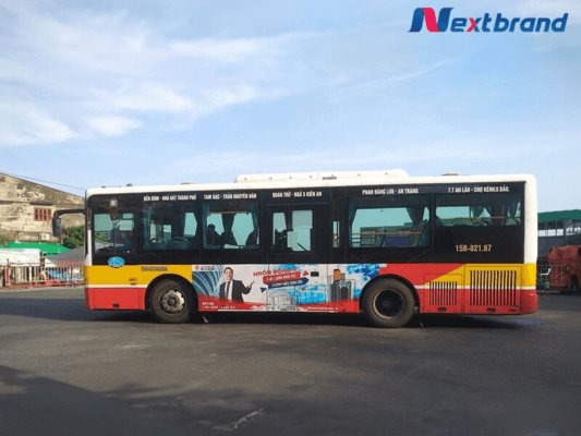 Di chuyển bằng xe buýt