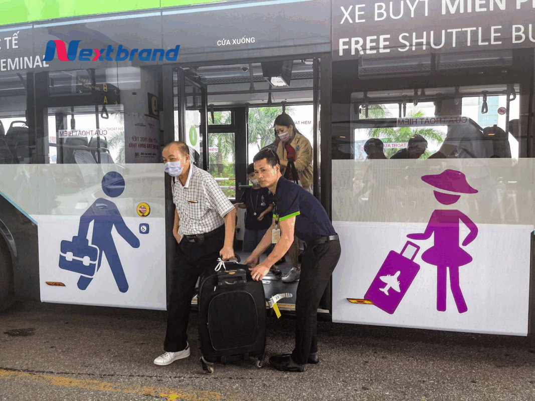 Sân bay sử dụng xe buýt điện trung chuyển hành khách miễn phí