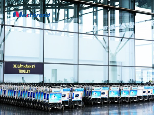 Quảng cáo tại sân bay bằng xe đẩy hành lý Quảng cáo tại sân bay bằng xe đẩy hành lý