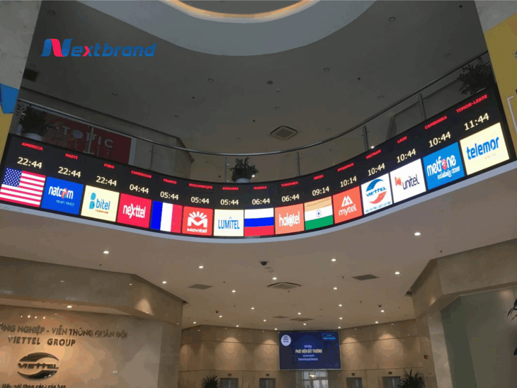 Quảng cáo màn hình LED tại sân bay với hình ảnh sống động thu hút sự chú ý của hành khách