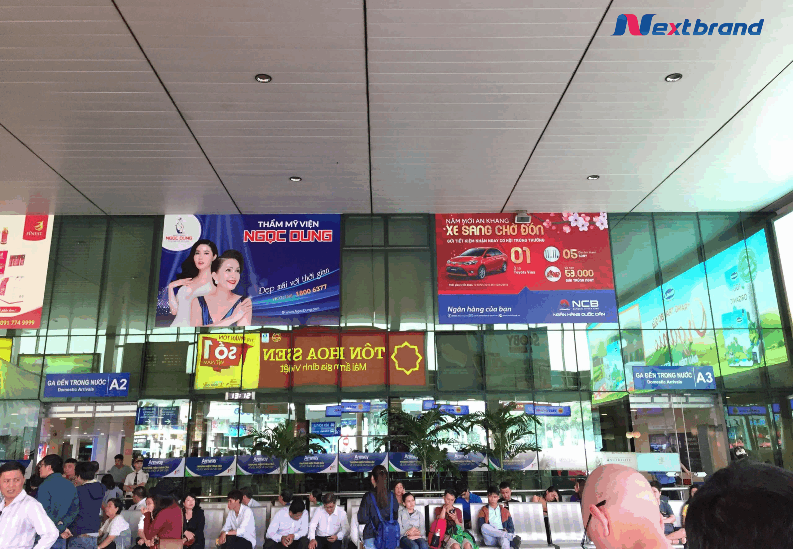 Quảng cáo sân bay với hình thức dán decan Quảng cáo sân bay với hình thức dán decan