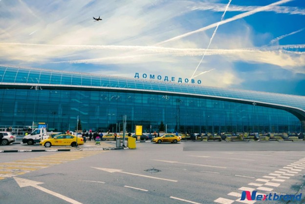 Di chuyển về trung tâm thành phố bằng xe taxi