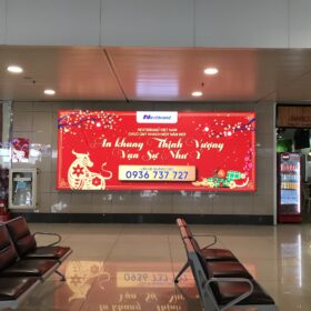 Màn hình LED tại khu vực sảnh A - Ga đi Quốc Nội