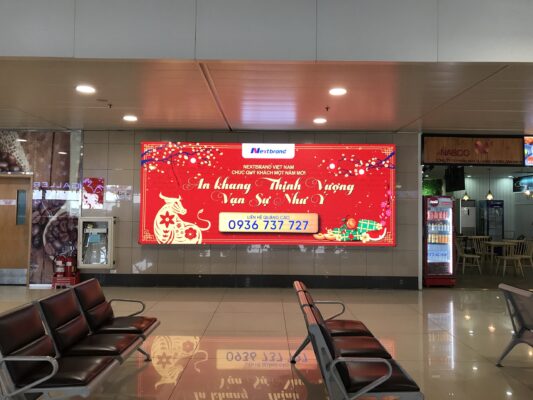 Màn hình LED tại khu vực sảnh A - Ga đi Quốc Nội