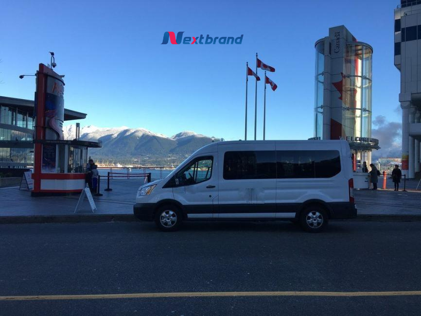 Di chuyển bằng xe đưa đón của khách sạn Di chuyển bằng xe đưa đón của khách sạn