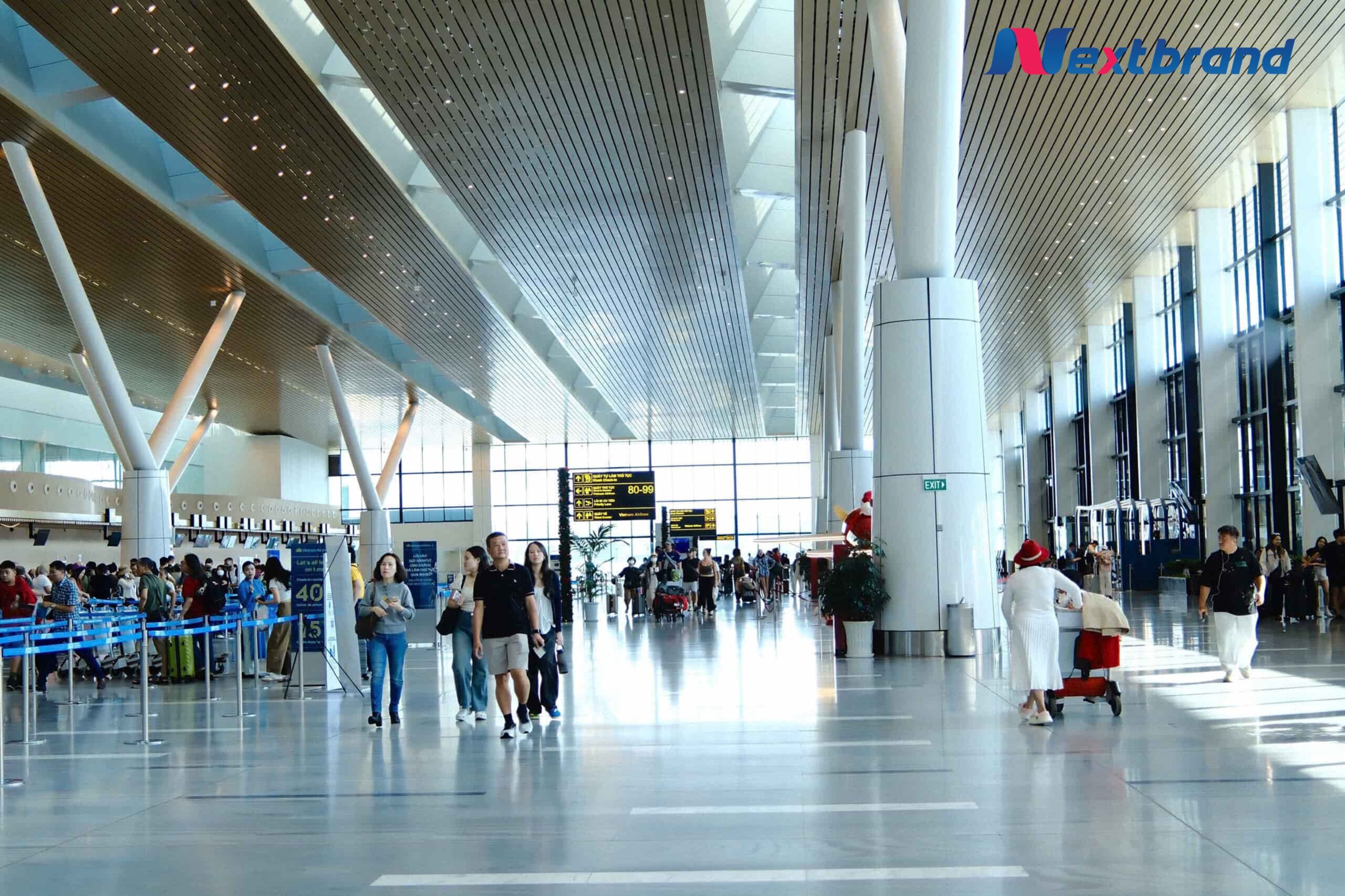 Di chuyển đến Đồng Nai bằng máy bay qua Sân bay Tân Sơn Nhất (TP. Hồ Chí Minh)