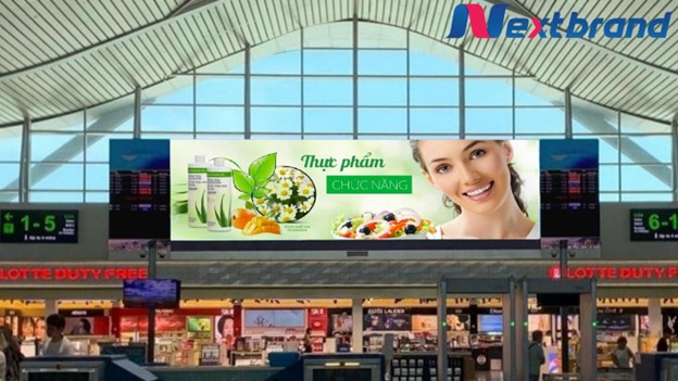 Quảng cáo sân bay cho thực phẩm chức năng bằng hình thức màn hình LED