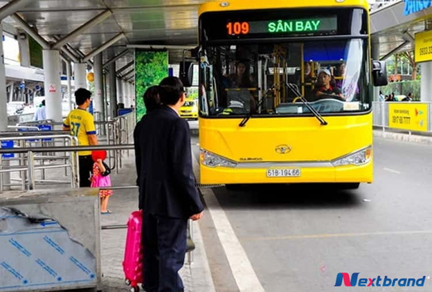 Di chuyển từ sân bay Tân Sơn Nhất đến trung tâm TP.HCM bằng xe buýt công cộng