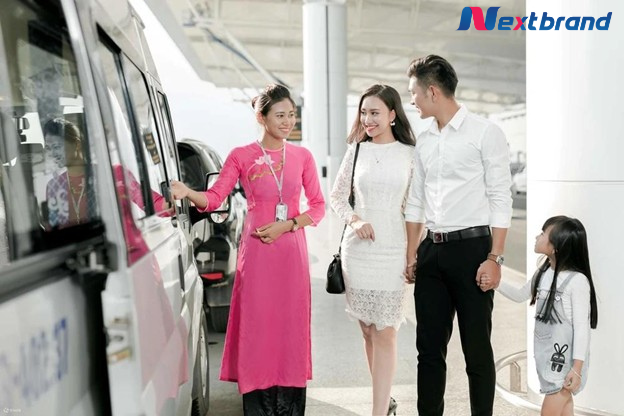 Di chuyển từ sân bay Tân Sơn Nhất đến trung tâm TP.HCM bằng xe đưa đón
