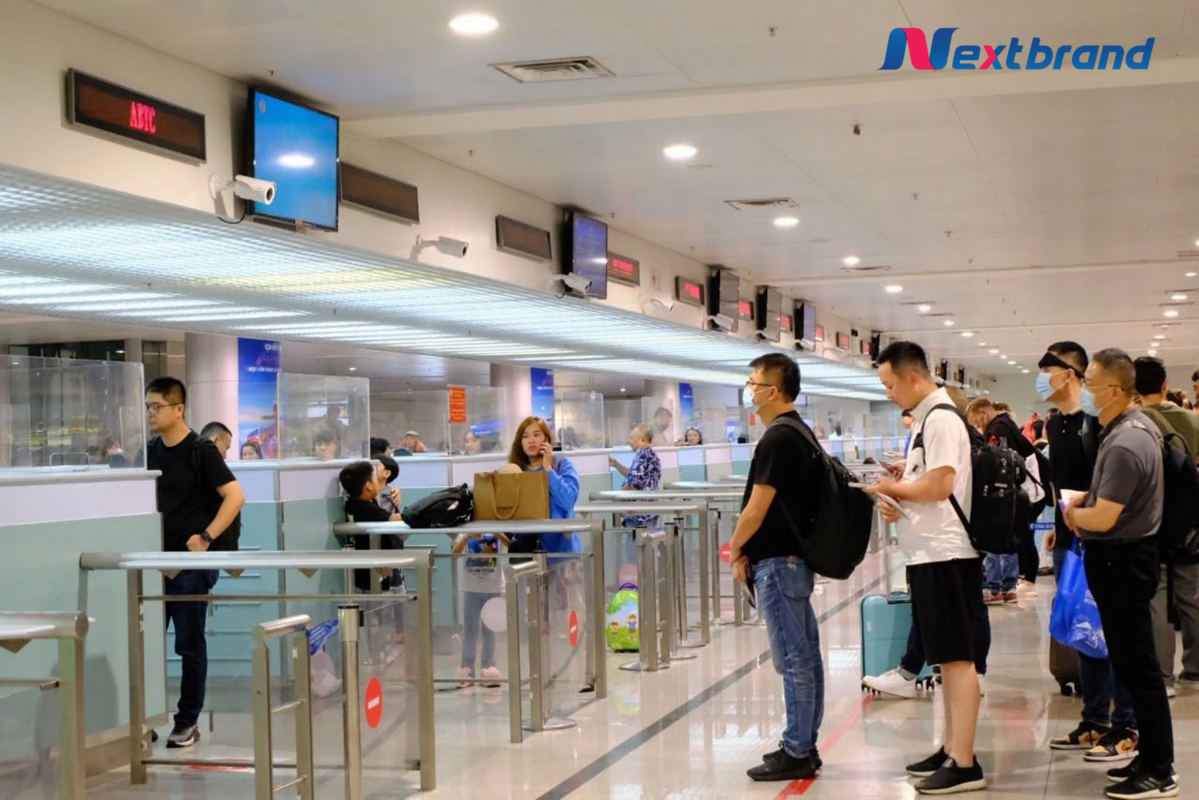 Thí điểm khai báo nhập cảnh online tại sân bay Tân Sơn Nhất