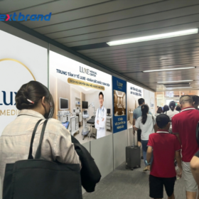 Quảng cáo dán decan tại sân bay