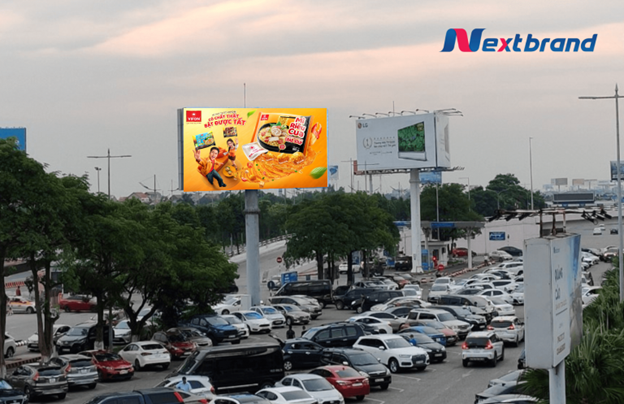 Quảng cáo sân bay cho FMCG bằng hình thức pano ngoài trời