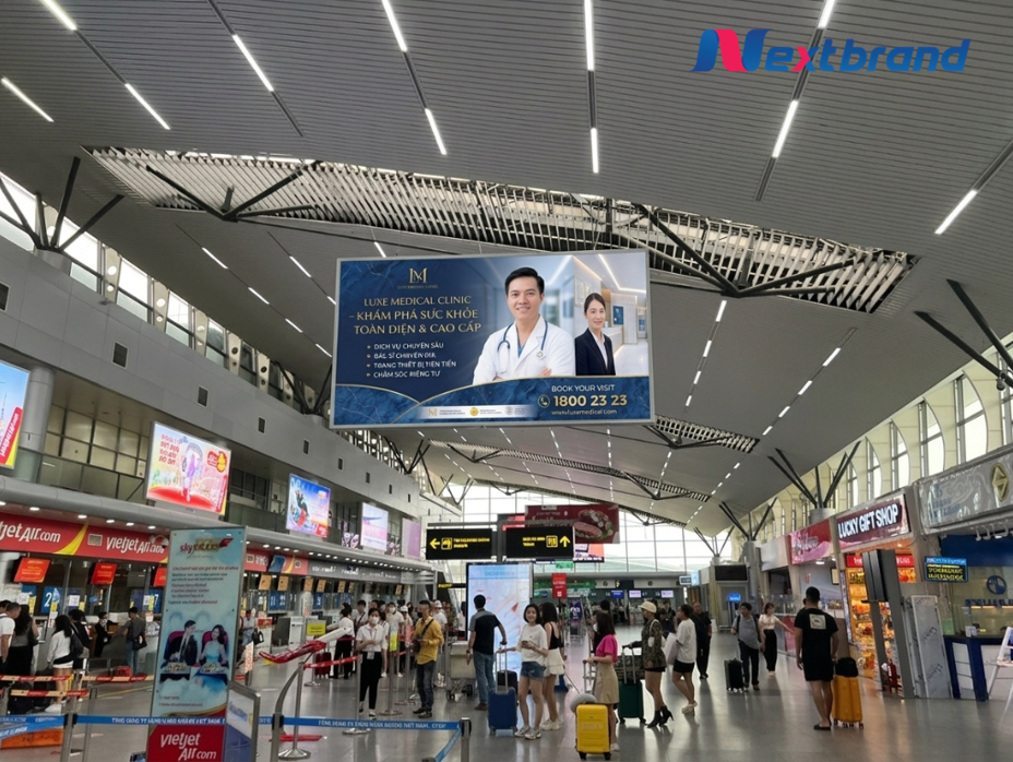 Hình thức quảng cáo biển treo thả tại sân bay Hình thức quảng cáo biển treo thả tại sân bay
