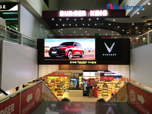 Vị trí quảng cáo tại khu vực lối lên xuống phòng chờ hạng Thương Gia – Sân bay Quốc tế Nội Bài