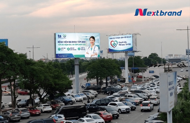 Pano quảng cáo sân bay cho bệnh viện tại bãi đỗ xe sân bay Pano quảng cáo sân bay cho bệnh viện tại bãi đỗ xe sân bay